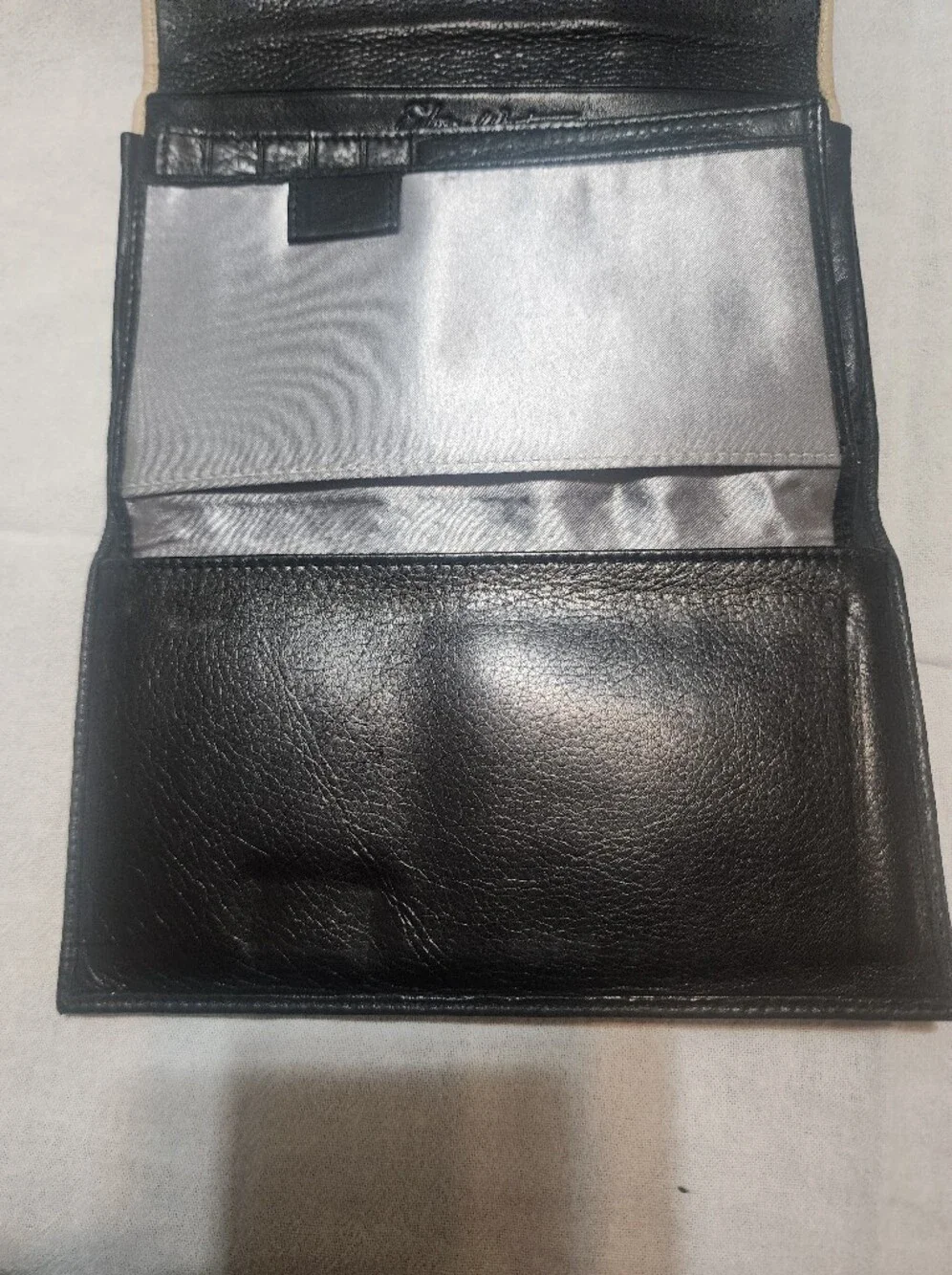 Vintage Elaine West Black Leather Trifold Wallet w/ ID Wiindow & Many Card Slots